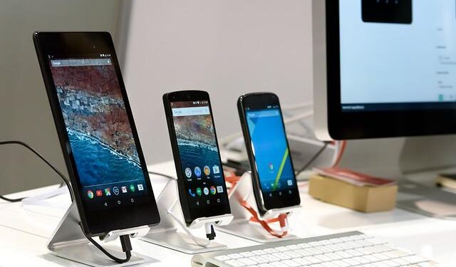 cell phone store in Reseda